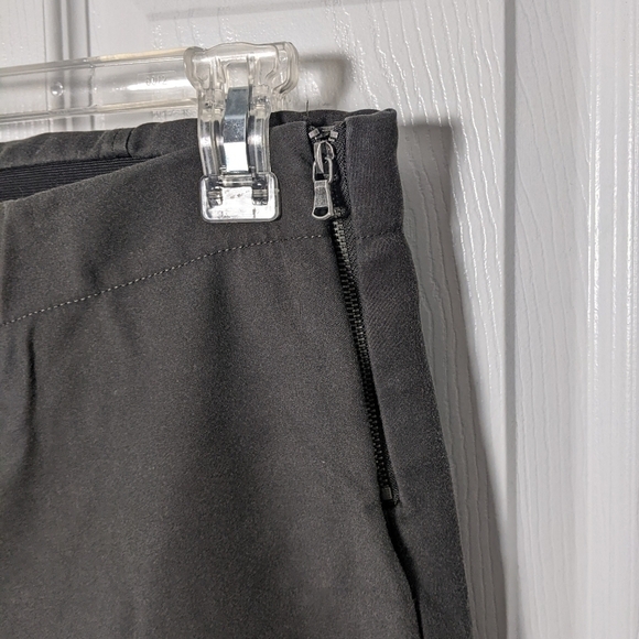 Like-New Saks Fifth Avenue Classic Grey Knit Side-Zip Trousers Women's Size 2 - Picture 5 of 6